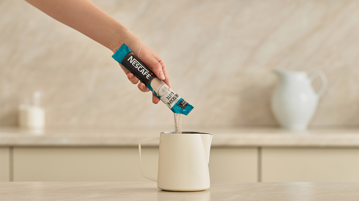 Добавьте НЕСКАФÉ® Latte Добавьте НЕСКАФÉ® Latte