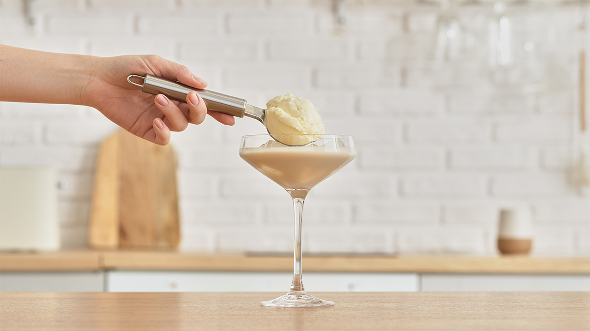 Добавьте сливочное мороженое