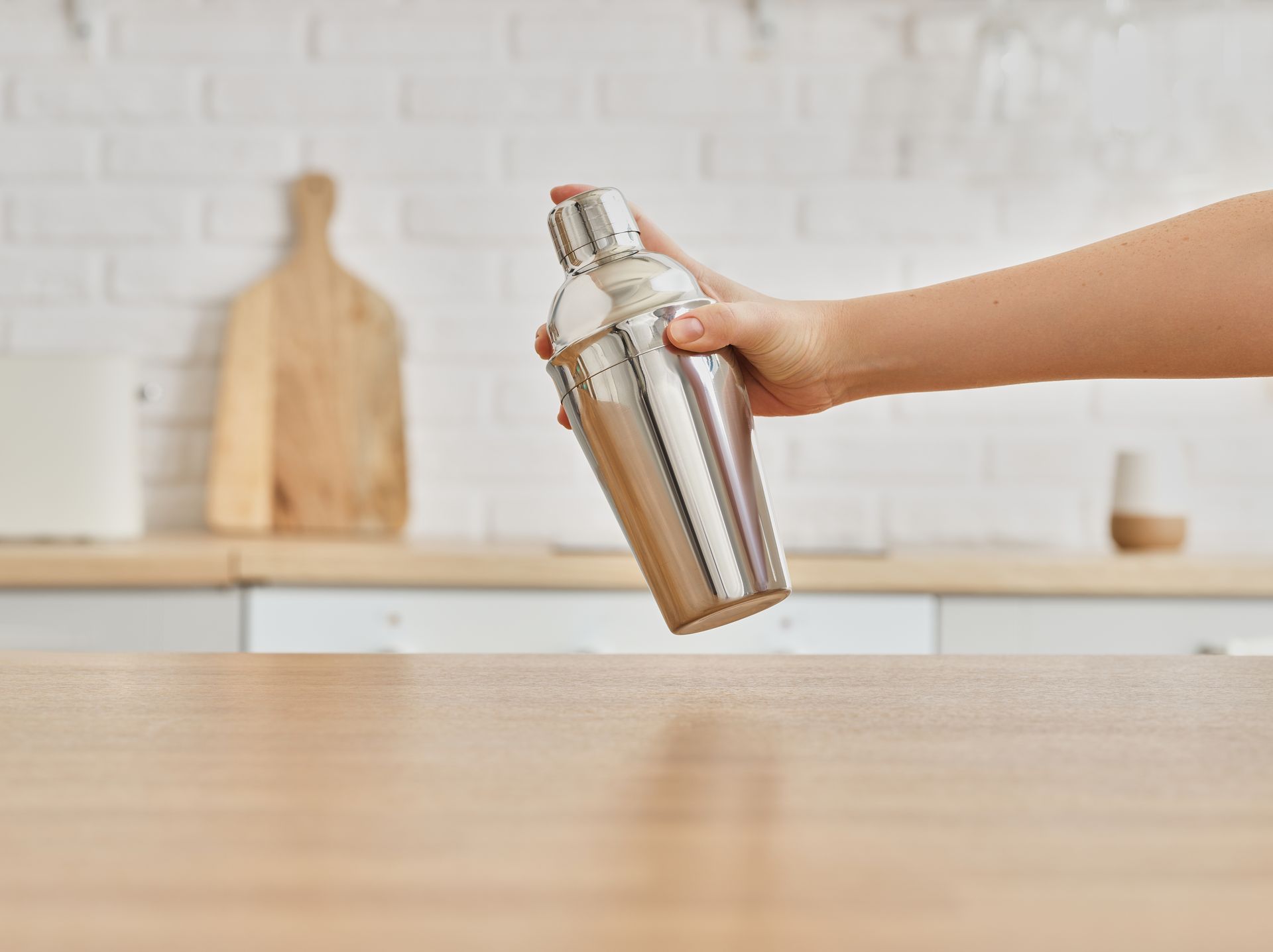 Энергично встряхивайте 10–15 секунд